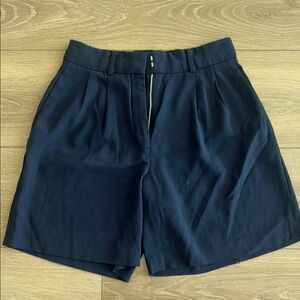 Aritzia Babaton 7” Pleated Shorts